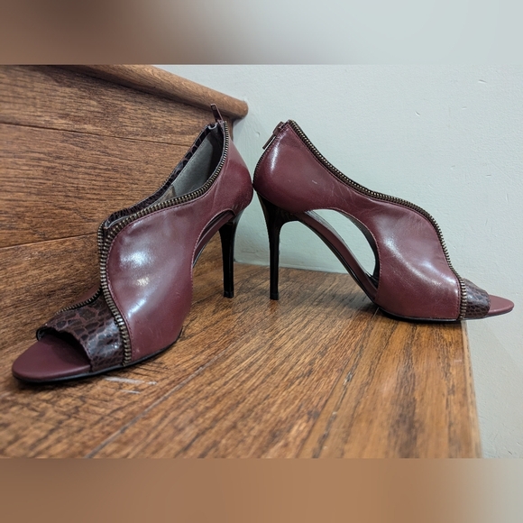 Carlos by Carlos Santana burgundy Passion Zippered stiletto skyscaper Heels Sz 7 - Picture 1 of 15